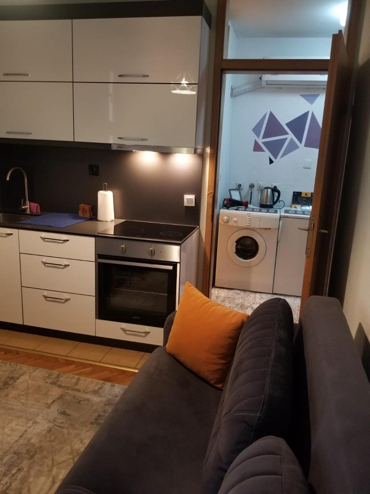פרישטינה Cozy&Comfy Apartment In The Center Of Prishtina מראה חיצוני תמונה